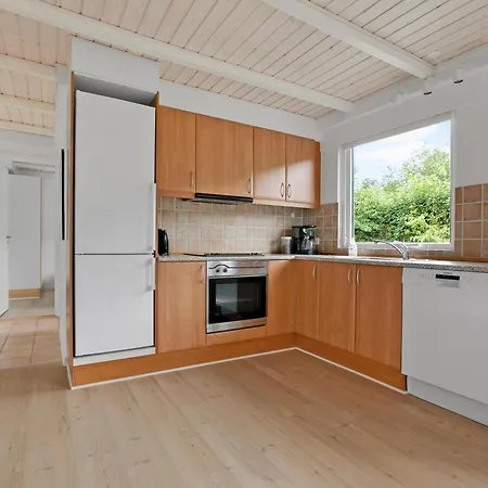 Beautiful In With 5 Bedrooms And Wifi بيت للعطل